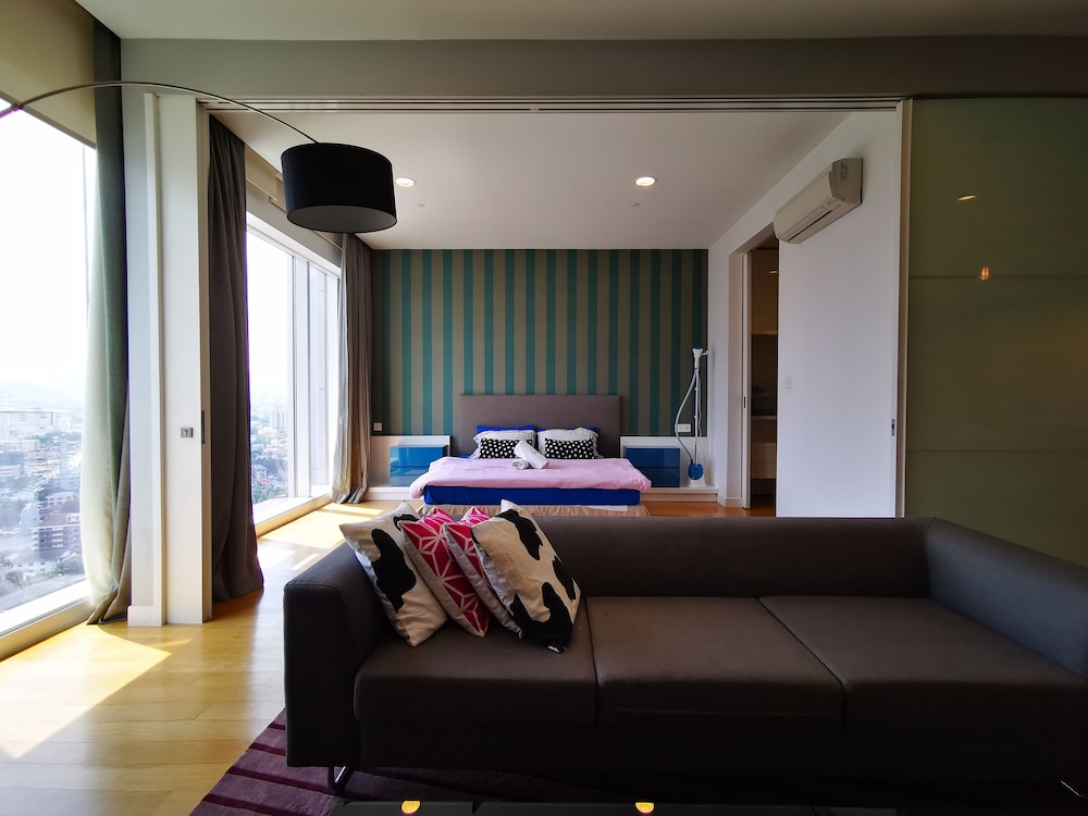 KL Platinum Suites by SNC