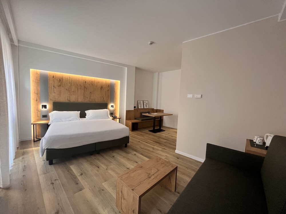 Hotel America