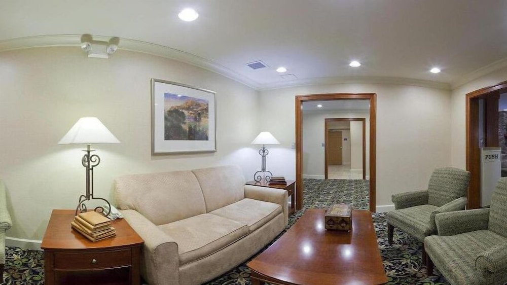 Comfort Inn & Suites Savannah Airport