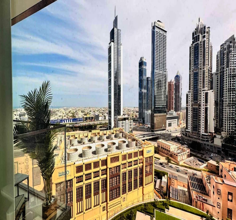 OYO 1349 Home Burj Crown Luxury 1Bed Apartment