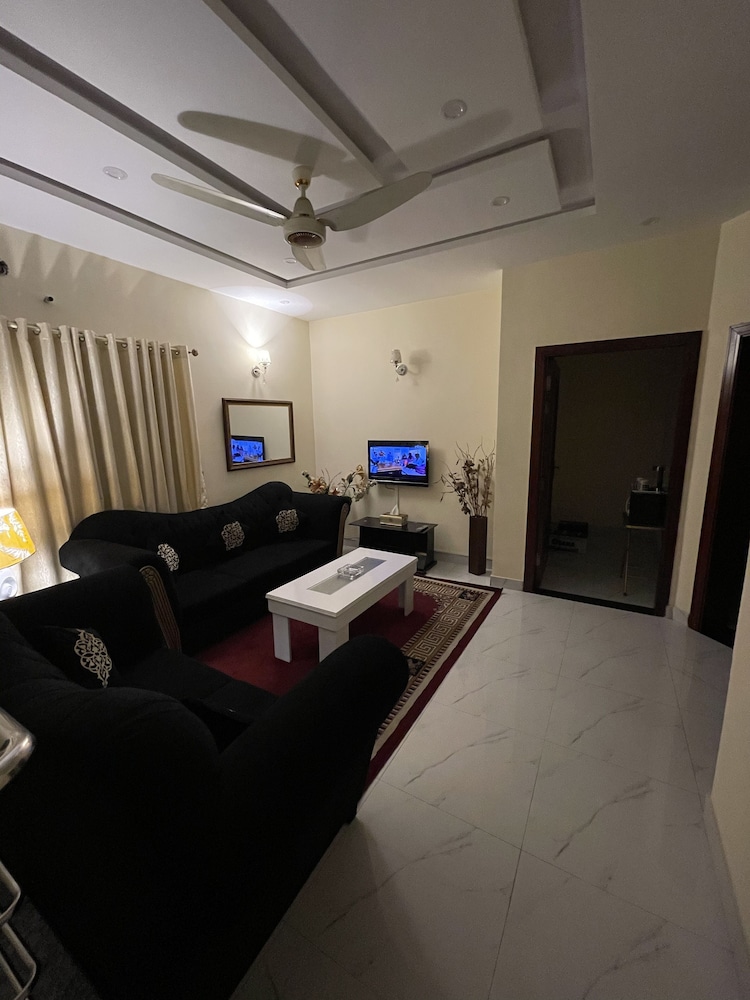 Lovely 1 bed House in Lahore