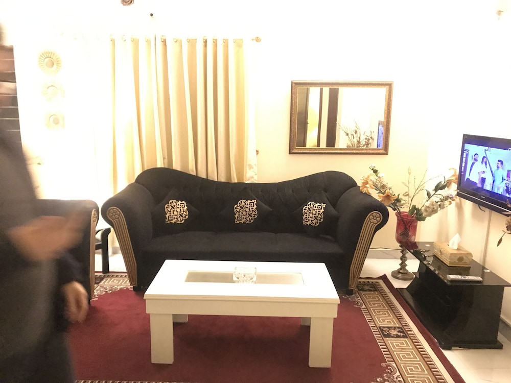 Lovely 1 bed House in Lahore