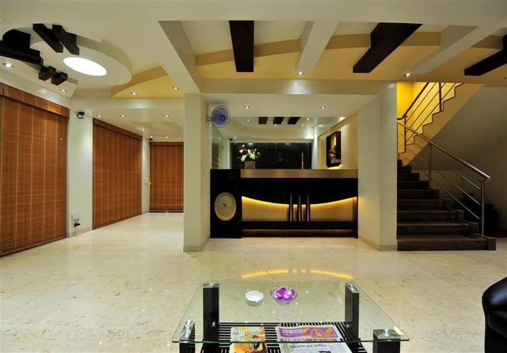 Hotel The Moneta (Near FC College)