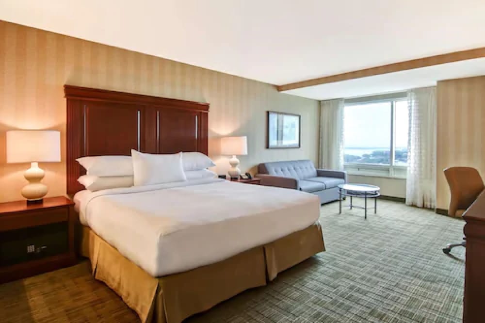 DoubleTree Fallsview Resort & Spa by Hilton - Niagara Falls