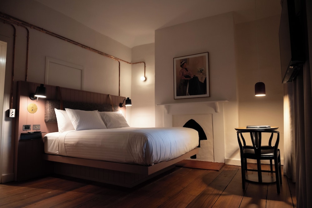 Garde Hotel and Warders Cottages
