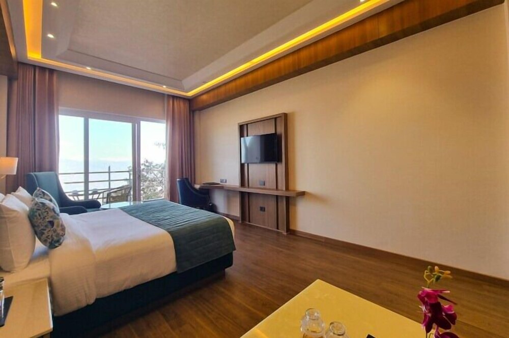 Regenta Place Dalhousie-  500 mts walkable from Mall Road