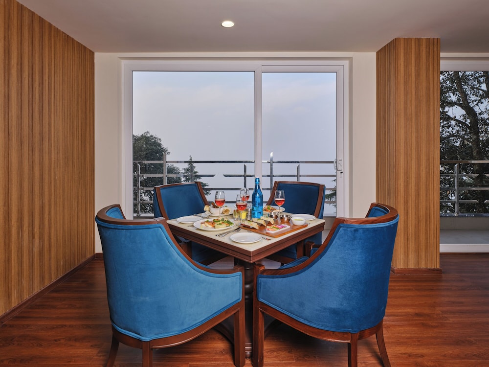 Regenta Place Dalhousie-  500 mts walkable from Mall Road