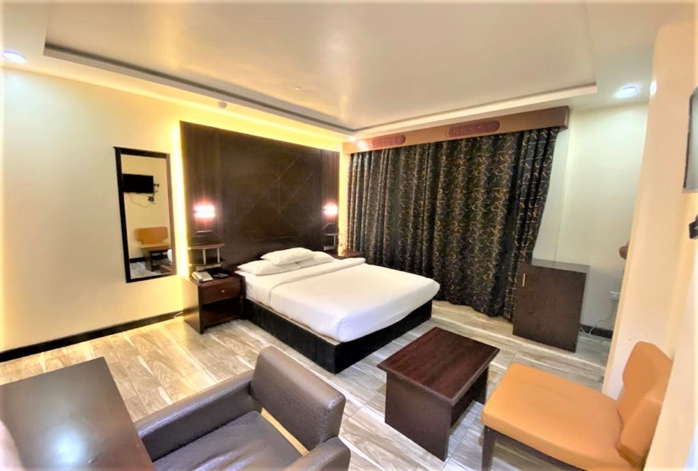Capital Grand Hotel