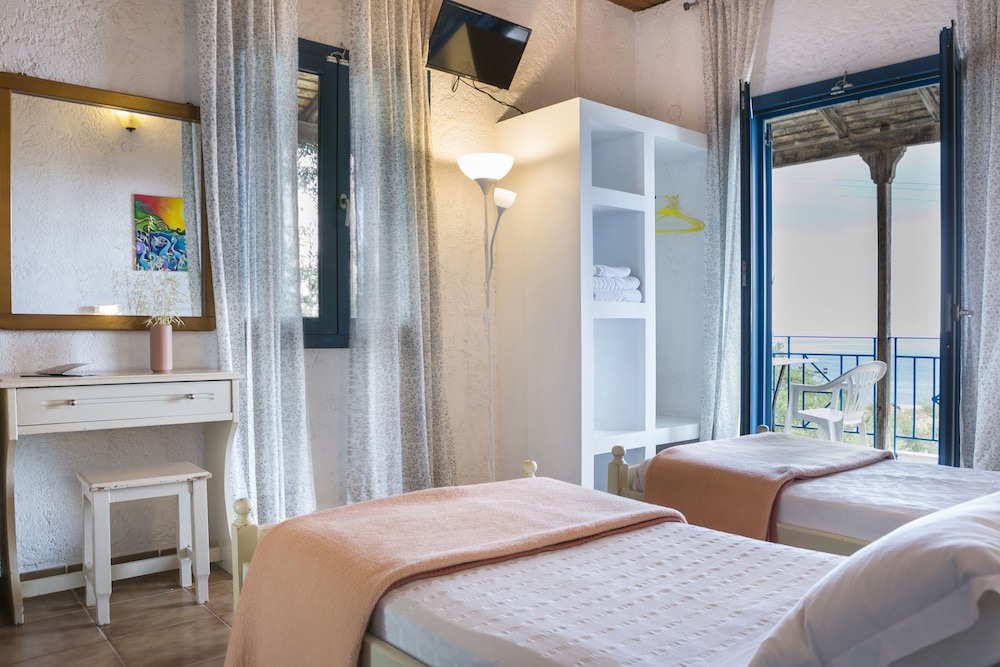 Metaxatos Apartments