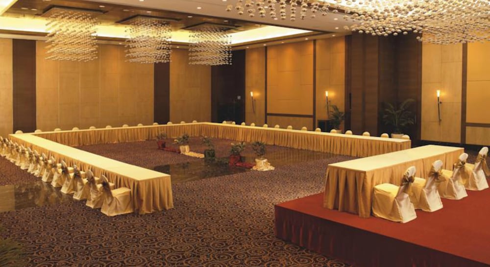The Retreat Hotel & Convention Centre