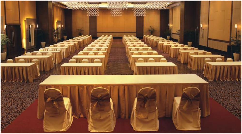 The Retreat Hotel & Convention Centre
