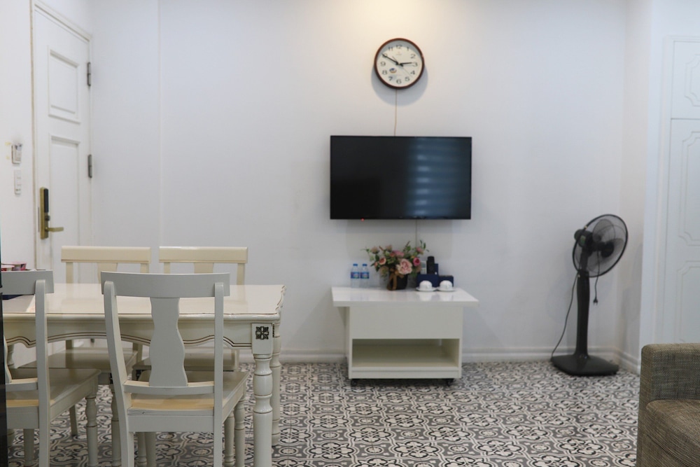 Luxe Paradise Suites Dich Vong Hau