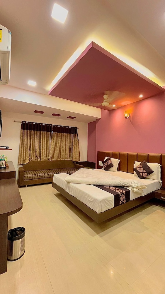Hotel Ashapura Palace