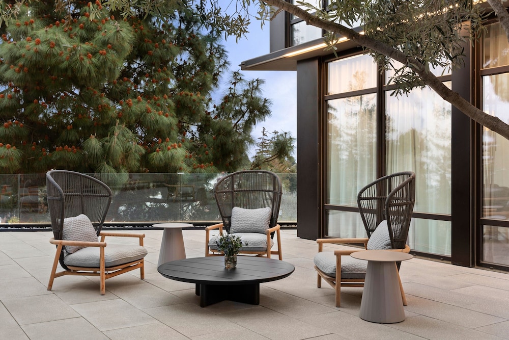TETRA Hotel,  Autograph Collection