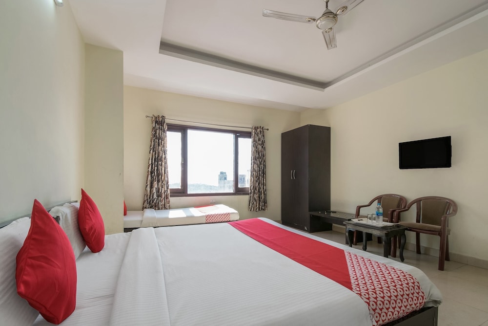 OYO 10753 Hotel Triund Regency