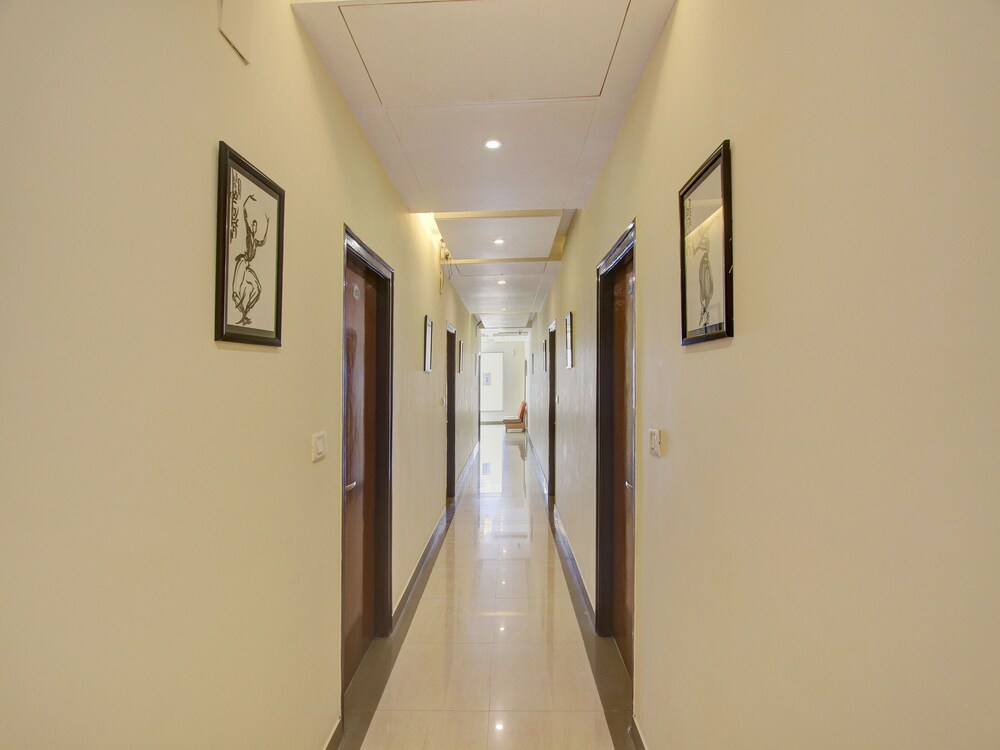 OYO 11137 Hotel Morgen Suites