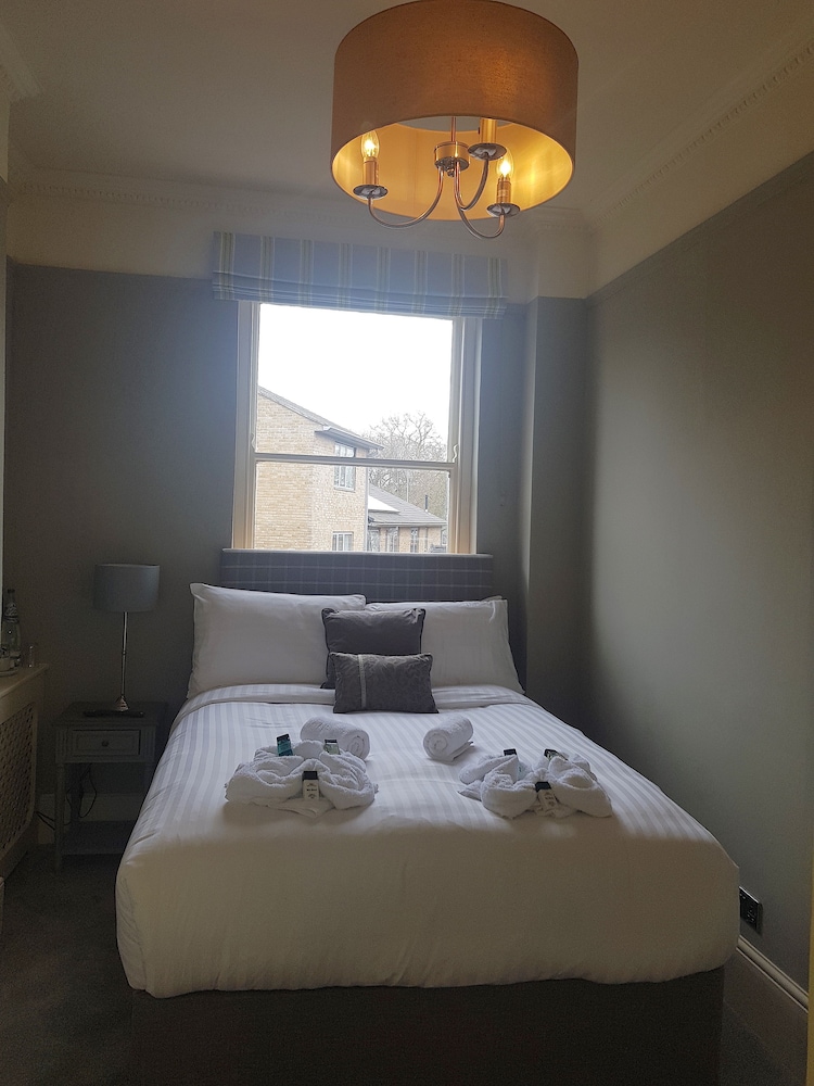 The Crown Pub & Guesthouse