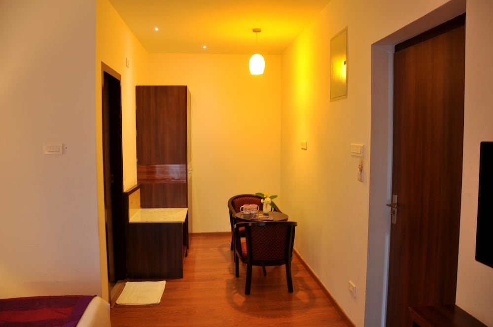 R T Hill View Resort