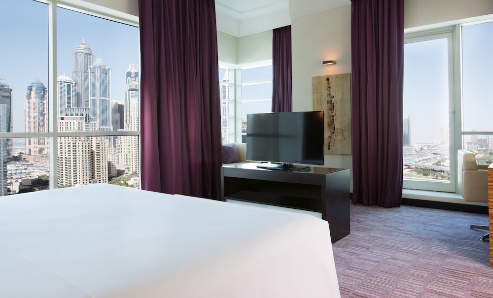 Pullman Dubai Jumeirah Lakes Towers - Hotel and Residence