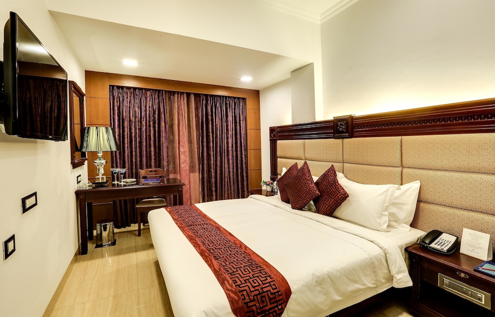Golden Chariot Vasai Hotel