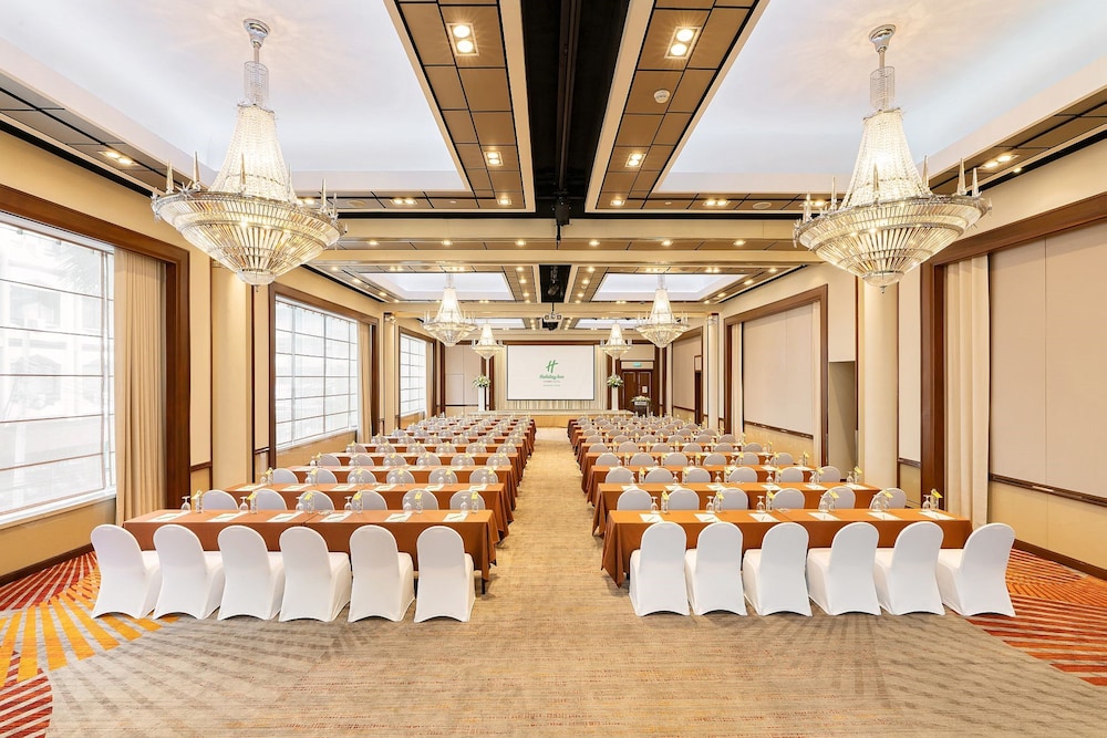 Holiday Inn Bangkok Silom by IHG
