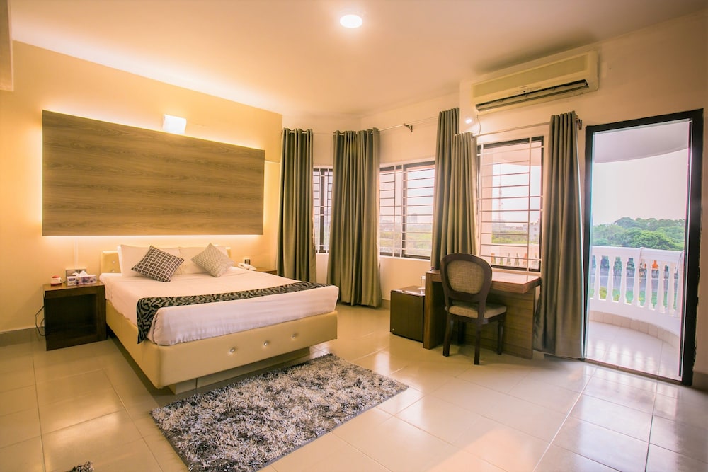 Hotel Tropical Daisy