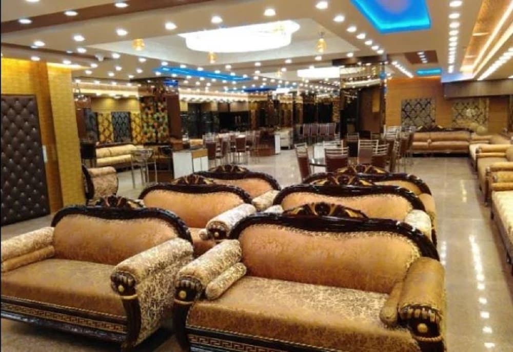 Oyo 13731 Palazzo Inn