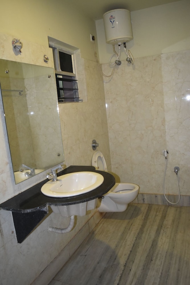 Hotel Mamoni Group