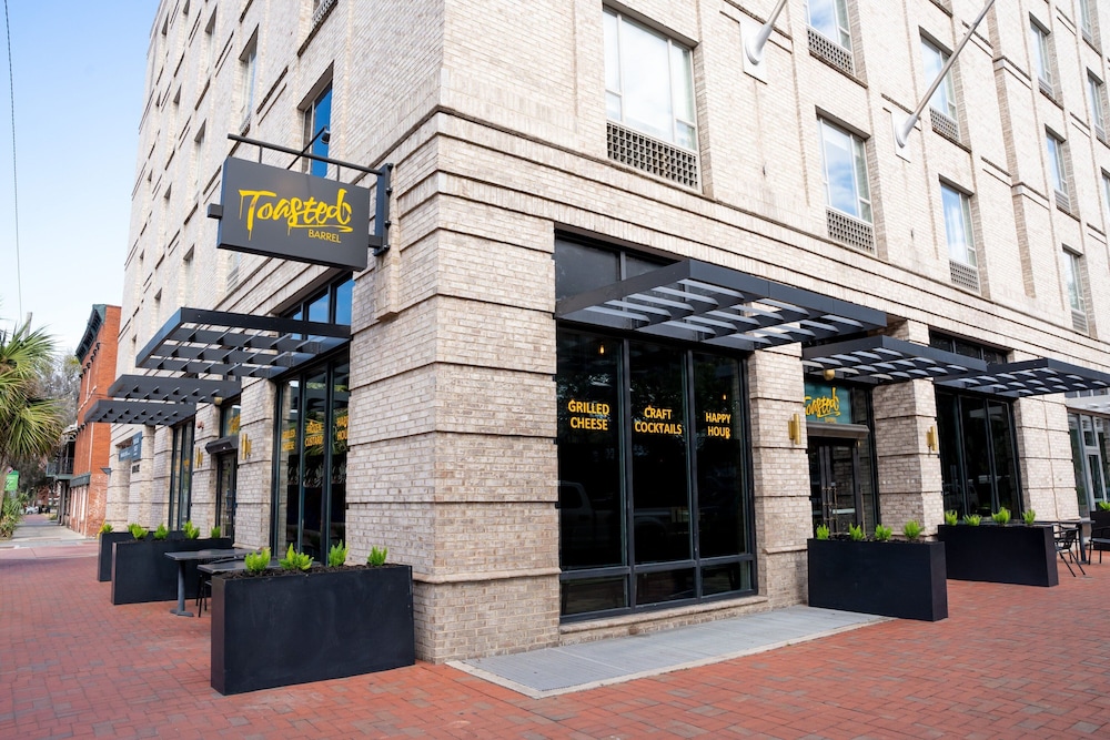 SpringHill Suites Savannah Downtown / Historic District