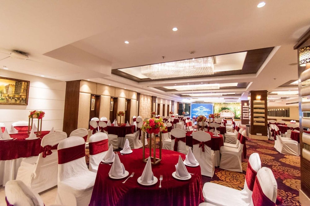 Hotel The Grand Ambassador