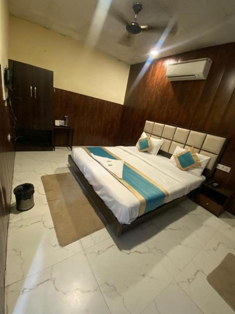 Hotel Mannat international by Mannat