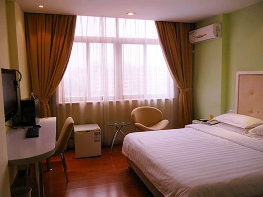 Green Oasis Hotel