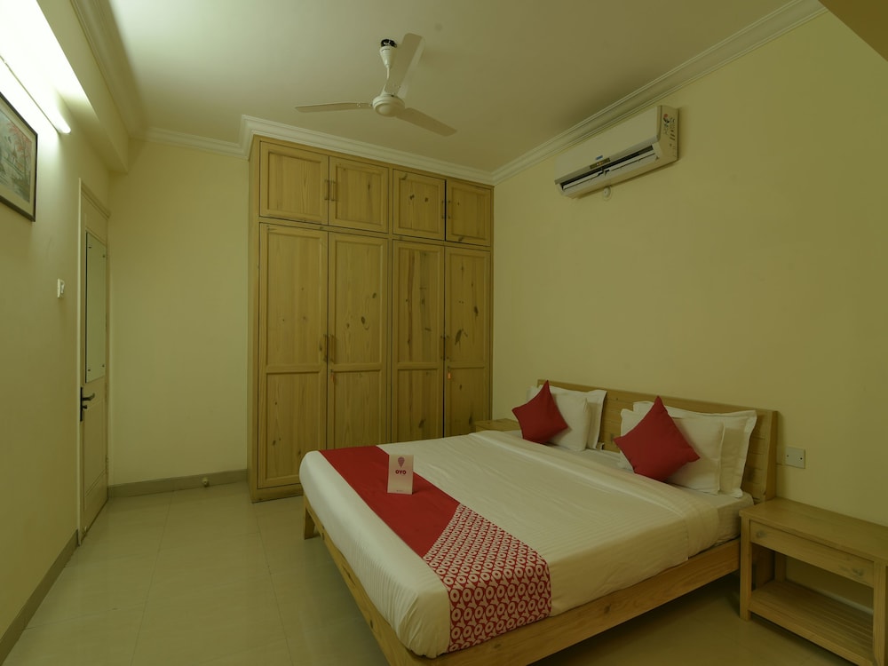 Oyo 12993 Pramila Court