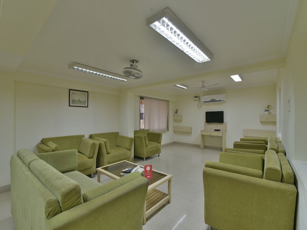 Oyo 12993 Pramila Court