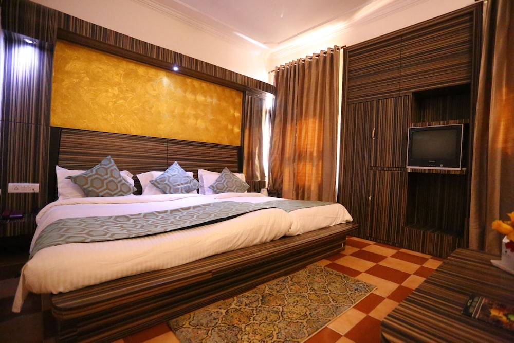 Hotel Maharaja Inn By Geetanjali Hotels