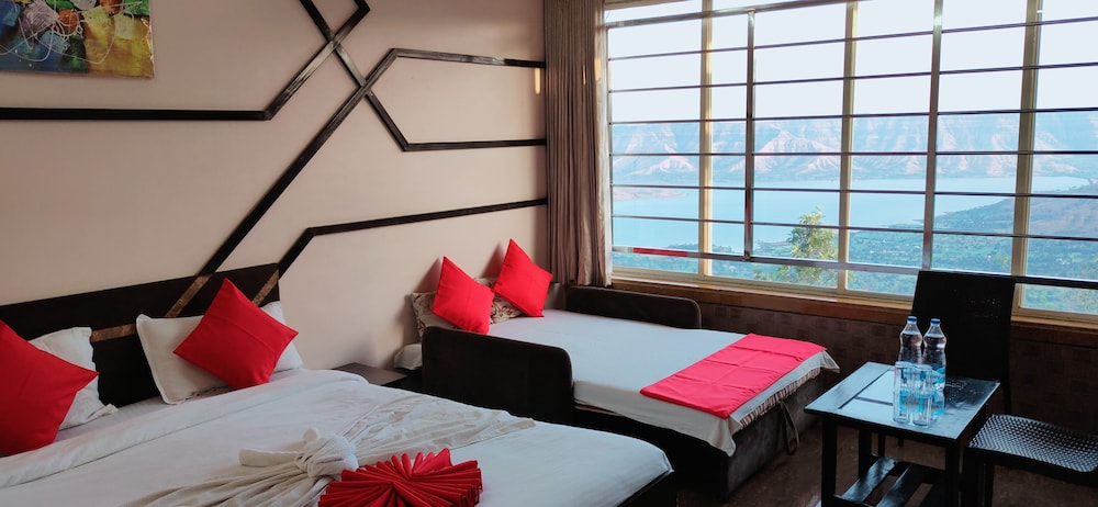 River Palace - A Valley View Hotel