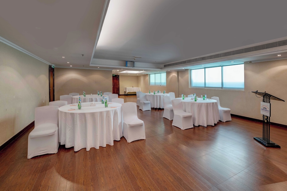 Howard Johnson Plaza by Wyndham Dubai Deira