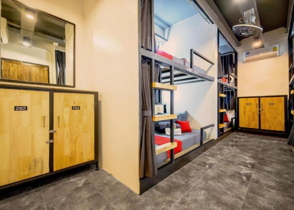Episode 11 Hostel Sukhumvit