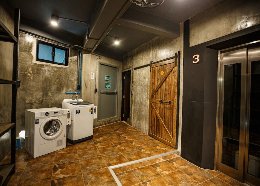 Episode 11 Hostel Sukhumvit