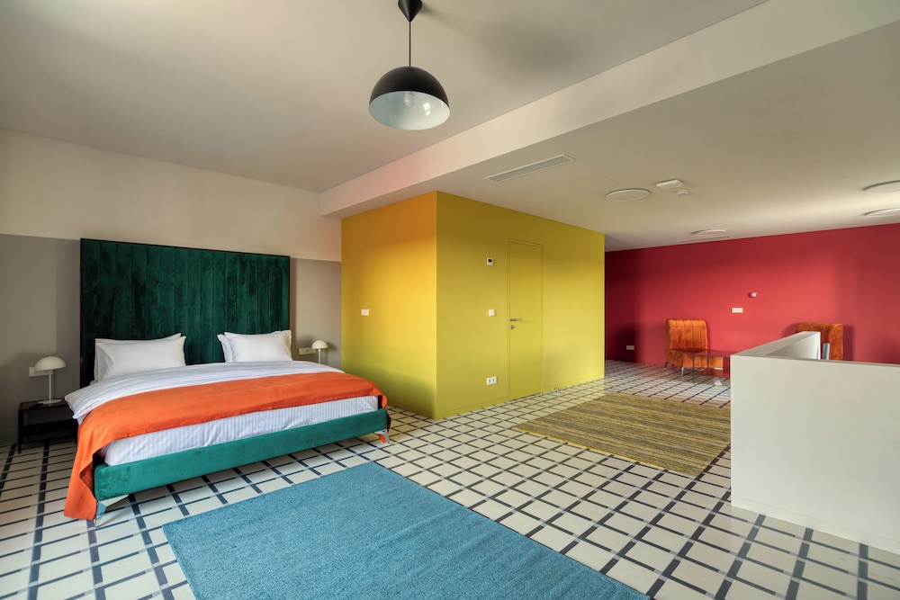 Manifest Restaurant and Hotel
