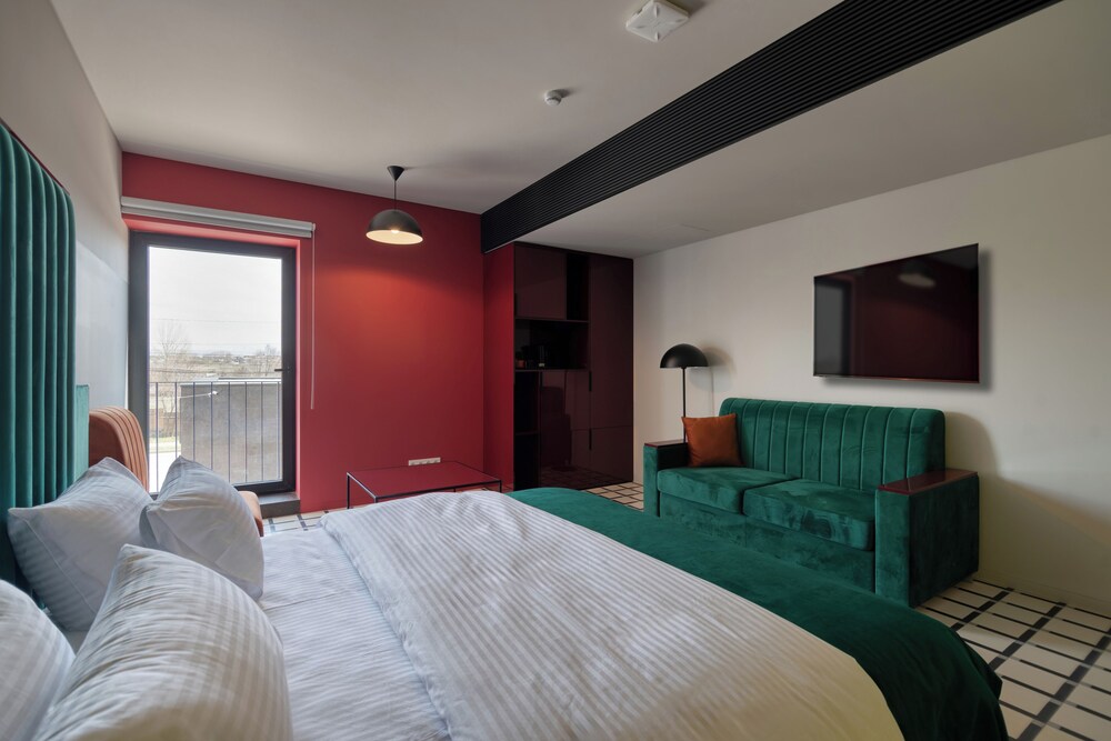 Manifest Restaurant and Hotel
