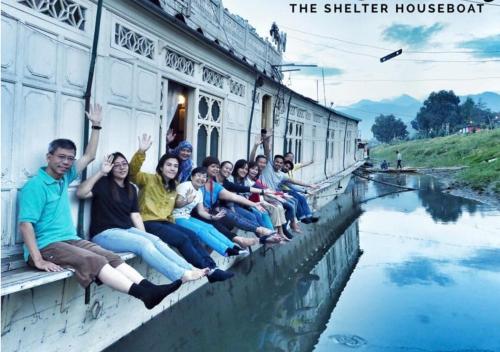 Shelter Group of Houseboats