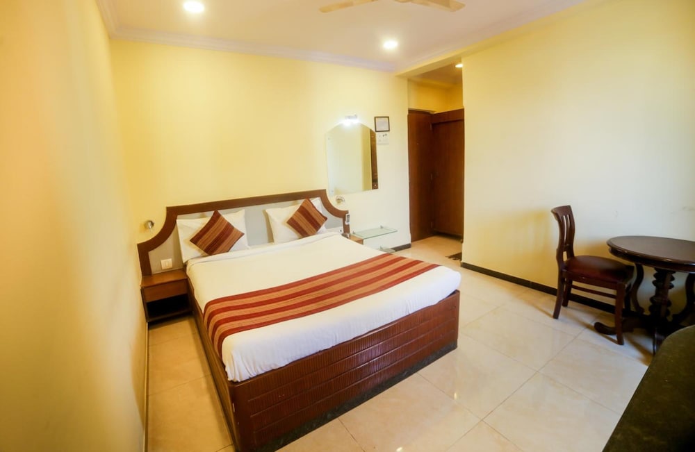 Lucky Hotel Bandra