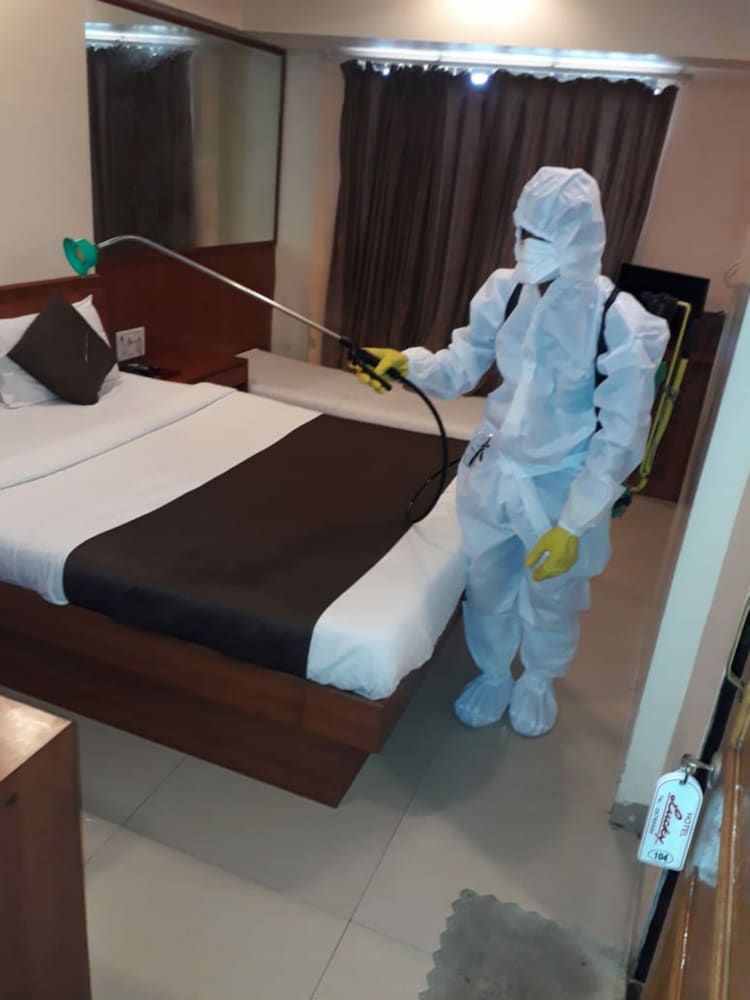 Lucky Hotel Bandra