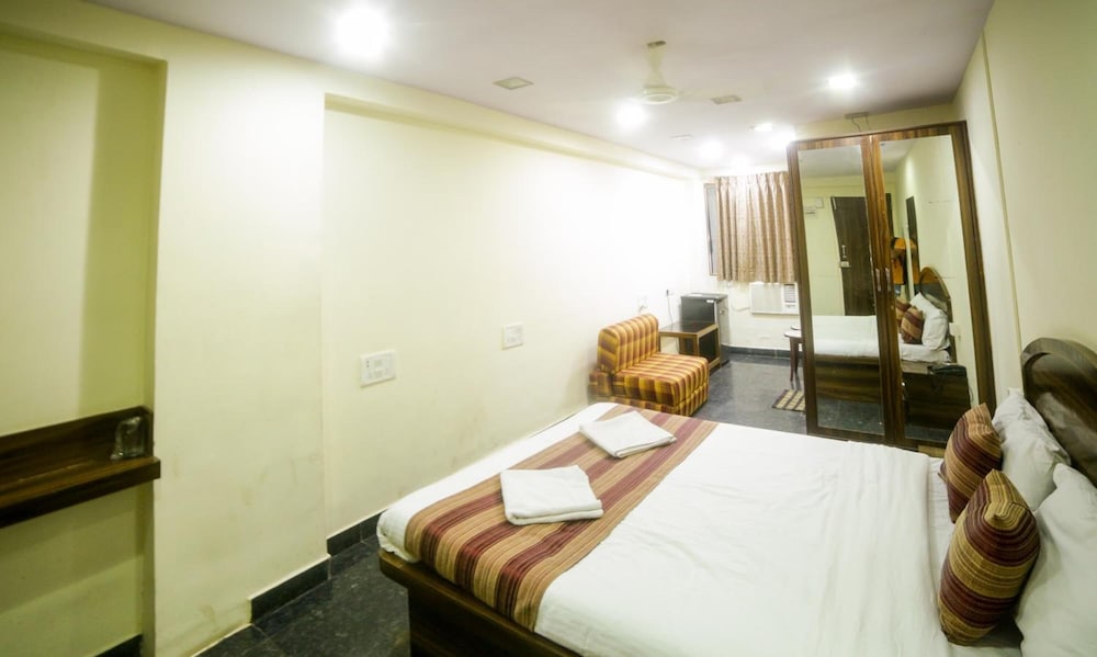 Lucky Hotel Bandra