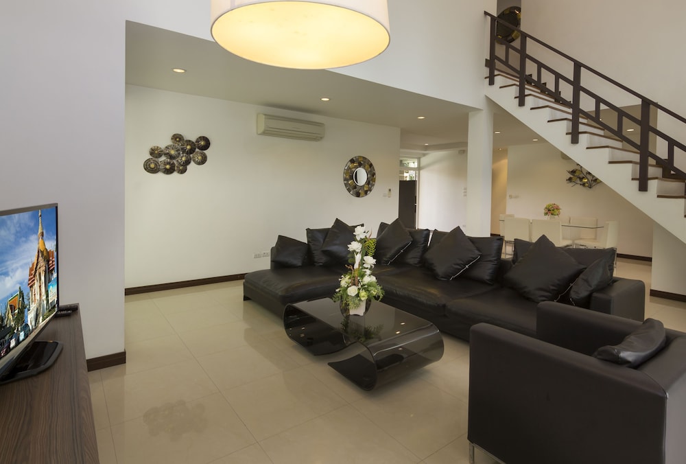 Tropicana Pool Villa