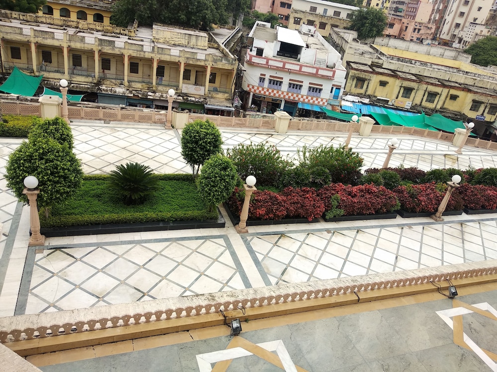 Shree VALLABH VILAS LORDS PLAZA - A PURE VEG HOTEL, NATHDWARA