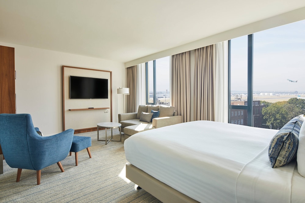 Courtyard by Marriott London Heathrow Airport