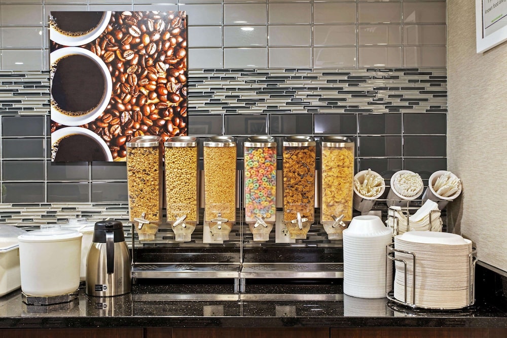 La Quinta Inn & Suites by Wyndham Boston-Andover