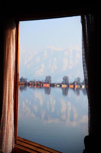 Wangnoo Heritage Houseboats